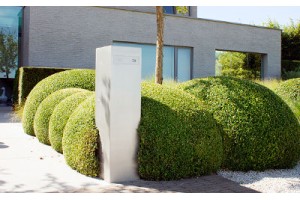 Hoe plaatst u een strakke brievenbus stijlvol in een tuinontwerp. 10 ideeën.